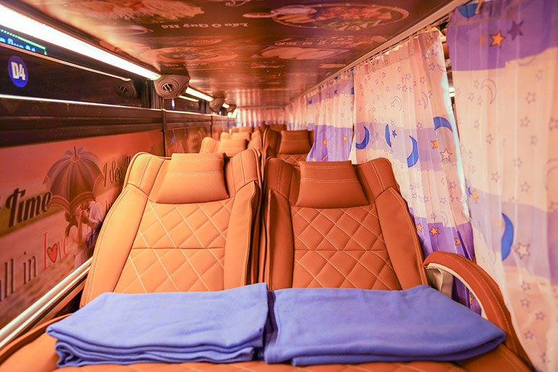 Xe giường nằm Hà Nội đi Sapa - Giường đôi của xe Interbus Line rất tiện lợi, rộng rãi cho các cặp đôi