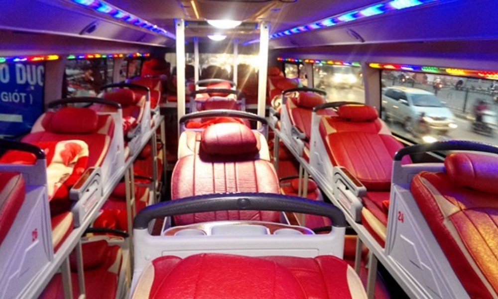 xe giường nằm Hà Nội đi Sapa Sao Việt - hệ thống giường bọc da cao cấp, êm ái cùng đèn led ánh sáng dịu